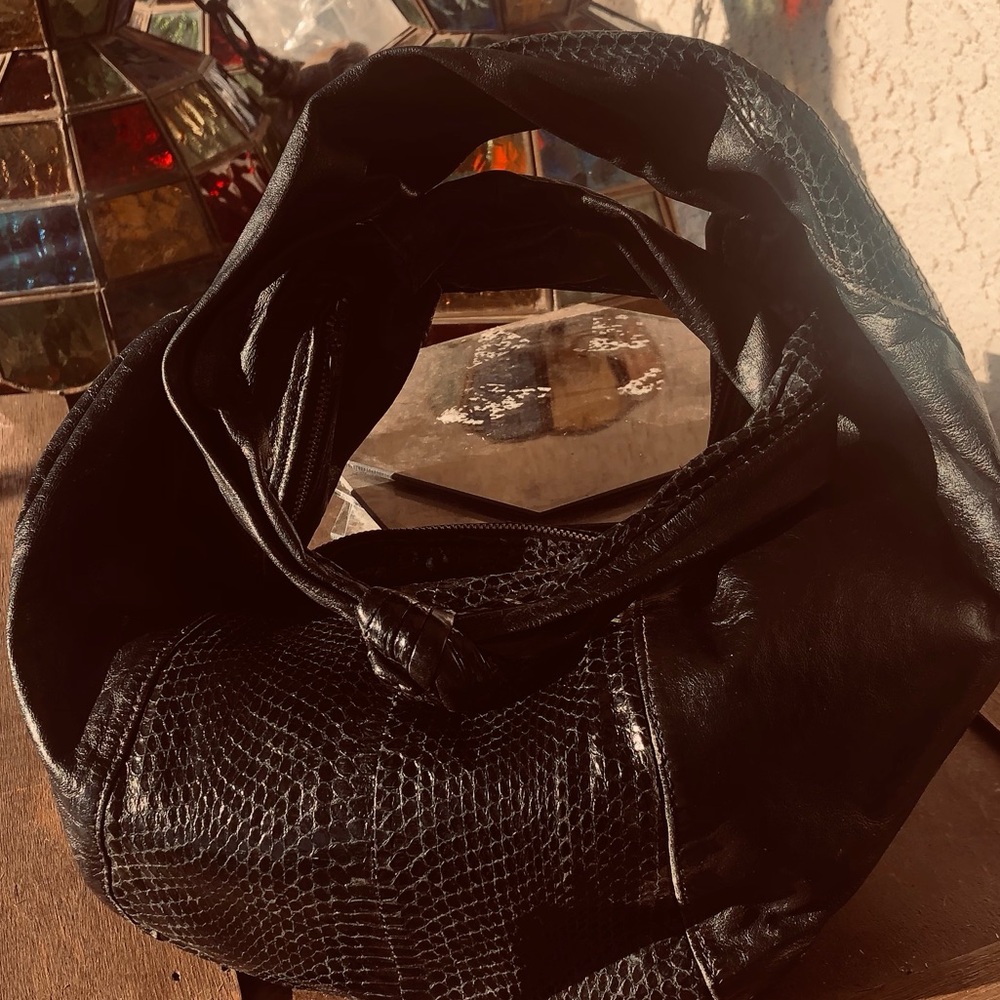 BEAUTIFUL BLACK SNAKESKIN & LEATHER CRESCENT/HOBO BAG-VINTAGE CIRCA 1970s/80s